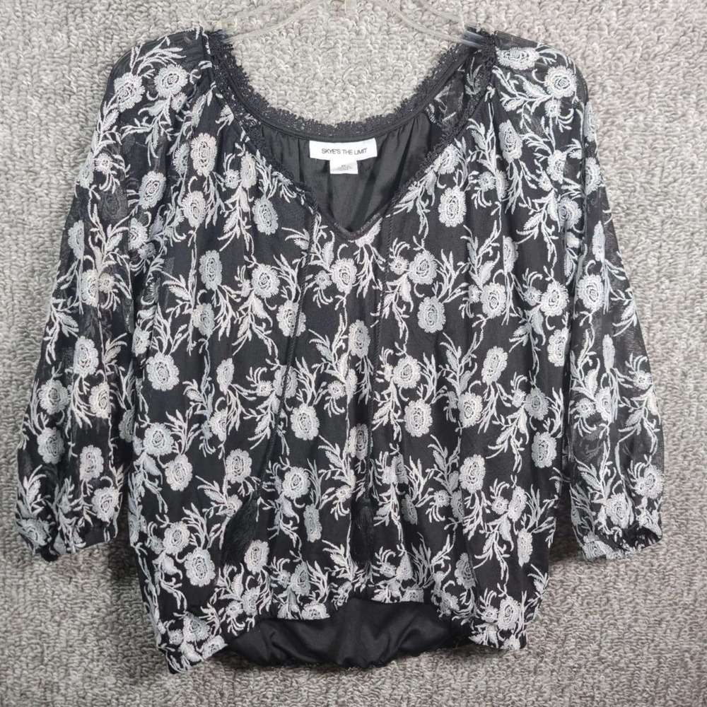 Skye's the Limits - Floral Top‎ V Neck 3/4 Sleeve Black White - Womens Medium